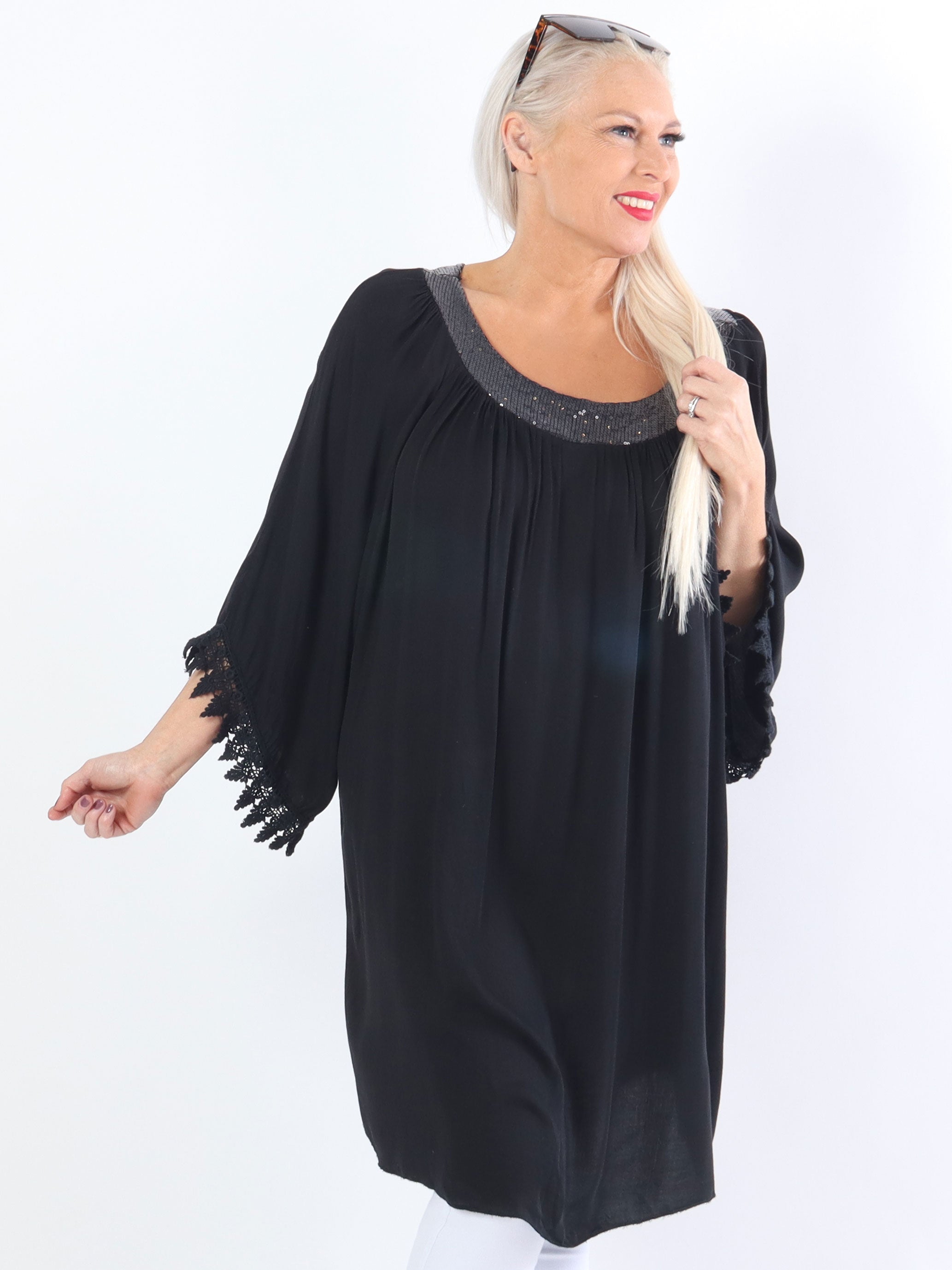 Dolores - Plus size tunikakjole med pailletter og broderinger